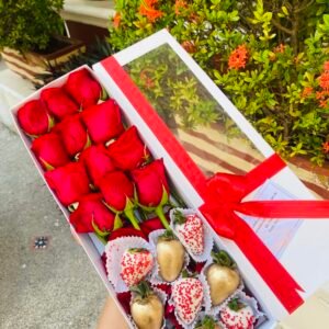 cajita de flores ventana y fresas